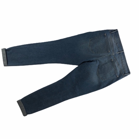 REFUGE Light Wash & Factory Distressed. Size 8 - Picture 5 of 7